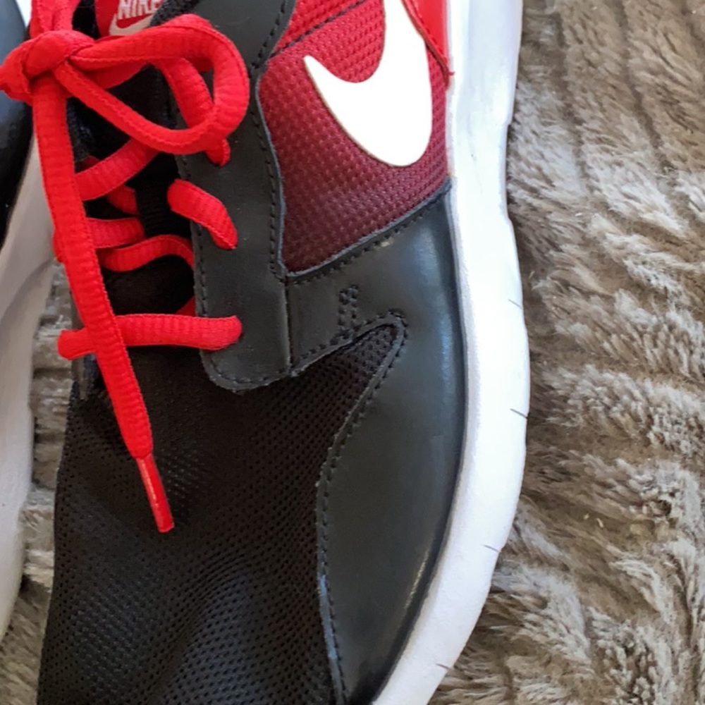 Nike youth boys size 6.